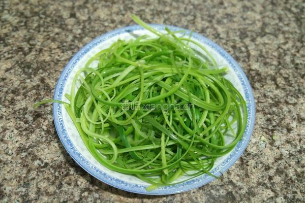 凉拌手撕蒜苔的做法图解6