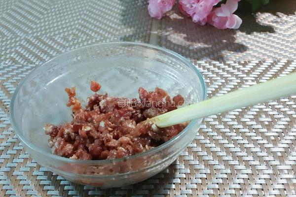 肉末黄瓜钱的做法图解2