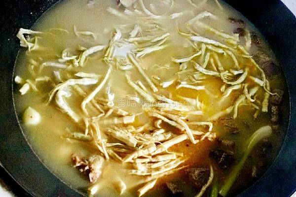 干竹笋炖土鸡的做法图解7