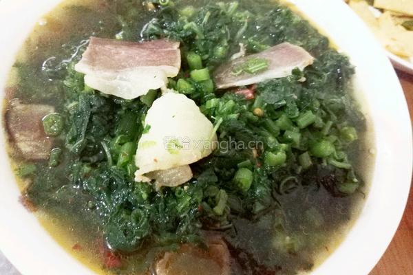 瓜叶腊肉汤的做法图解5