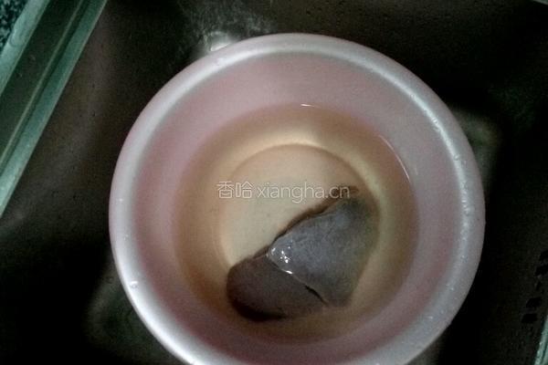 苦瓜猪肝瘦肉汤的做法图解1