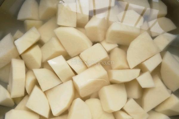 土豆炖牛肉的做法图解2