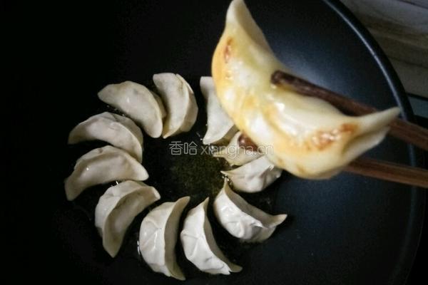 煎锅贴饺的做法图解7