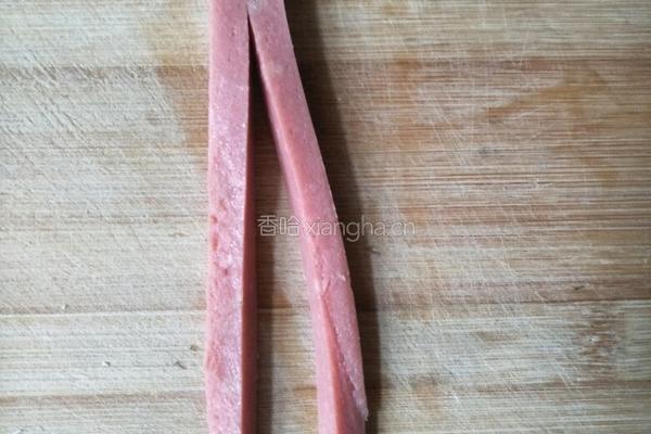土司火腿肠煎蛋的做法图解3