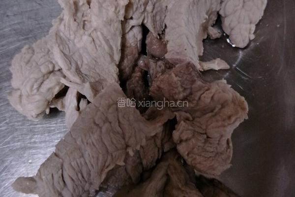 鳄鱼瘦肉汤的做法图解2