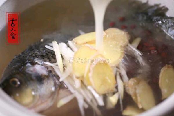 赤豆鲤鱼汤的做法图解3