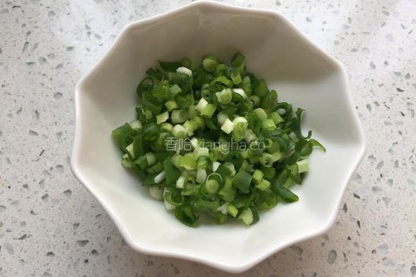 酸菜油滋了馅的做法图解3