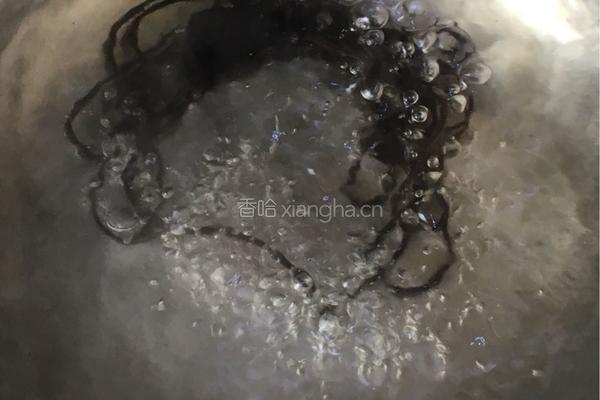 蒜香海鲜面的做法图解3