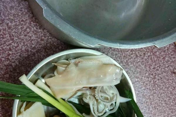 家常鱿鱼粥的做法图解3