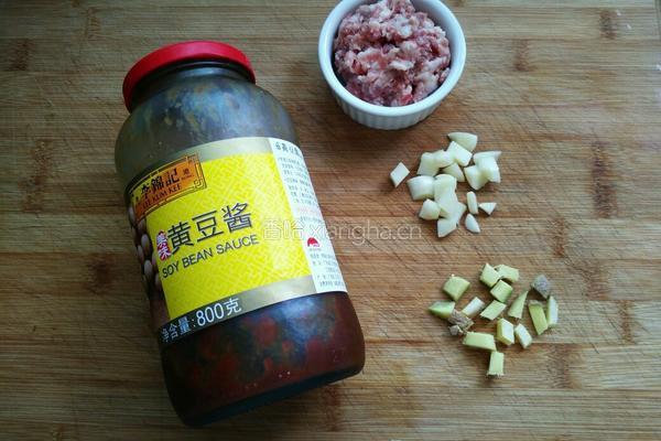 肉末豇豆的做法图解2