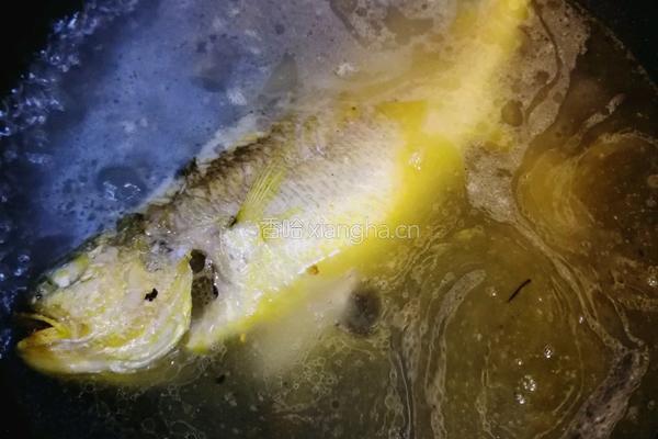 黄鱼豆腐汤的做法图解4