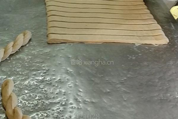 千层酥脆大麻花的做法图解3