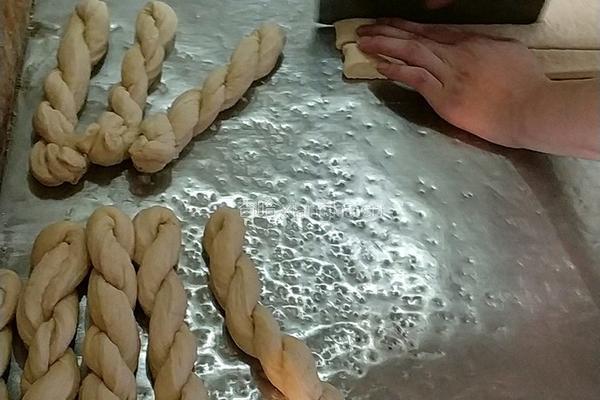 千层酥脆大麻花的做法图解4