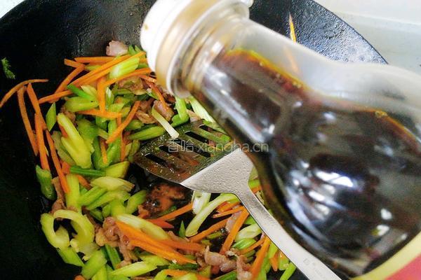 芹菜炒肉丝的做法图解8