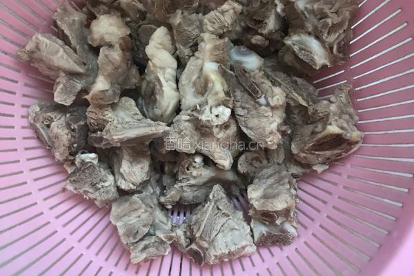 冬瓜排骨汤的做法图解1