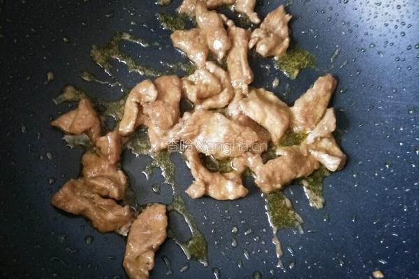 海鲜菇炒肉片的做法图解7