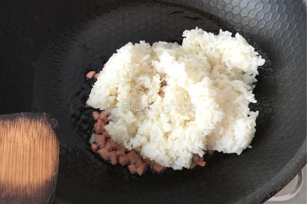辣白菜炒饭的做法图解3