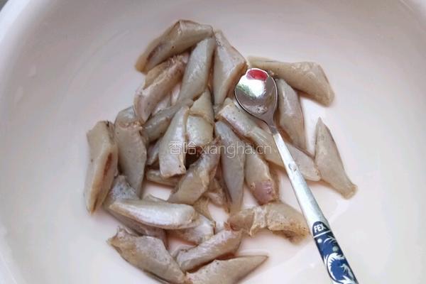 尖椒耗儿鱼的做法图解1