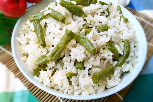 豆角闷饭的做法图解1