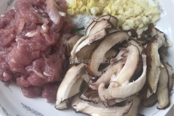 韭黄炒瘦肉的做法图解4