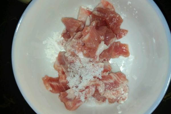 青瓜炒瘦肉的做法图解3