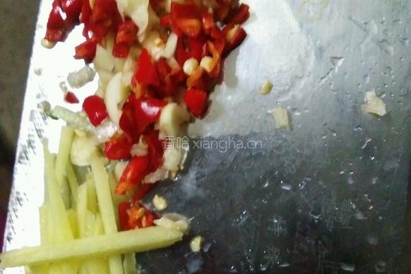 黄豆芽炒葱的做法图解2