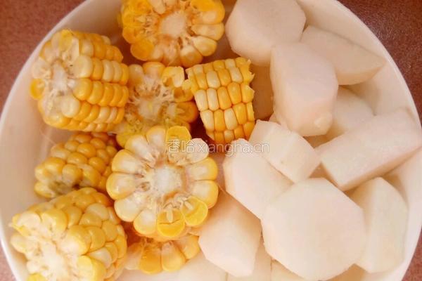 白萝卜玉米排骨汤的做法图解6