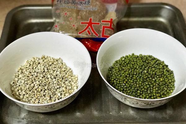 薏仁绿豆汤的做法图解1