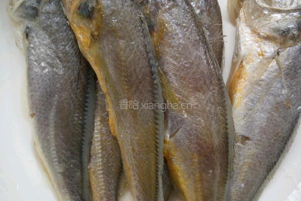 酸菜小黄鱼的做法图解1