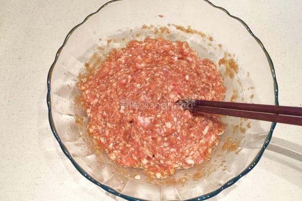 猪肉洋葱馅饼的做法图解2