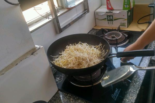 炒绿豆芽的做法图解5