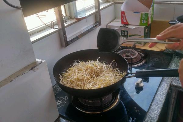 炒绿豆芽的做法图解6