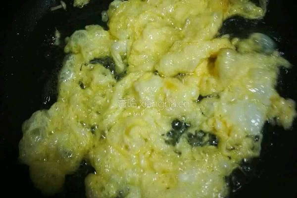 番茄鸡蛋金针菇饭的做法图解2