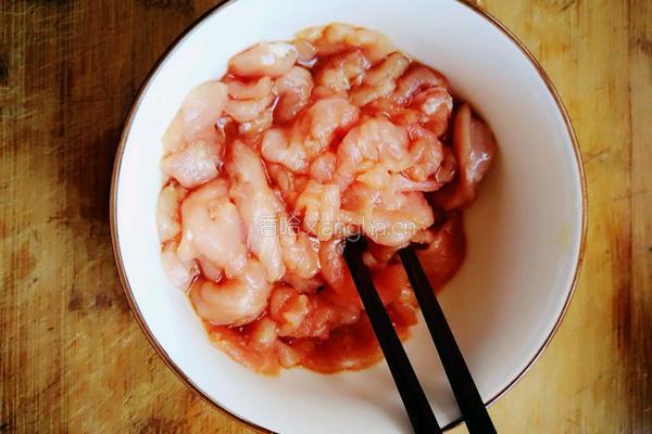 干煸豇豆炒肉片的做法图解2