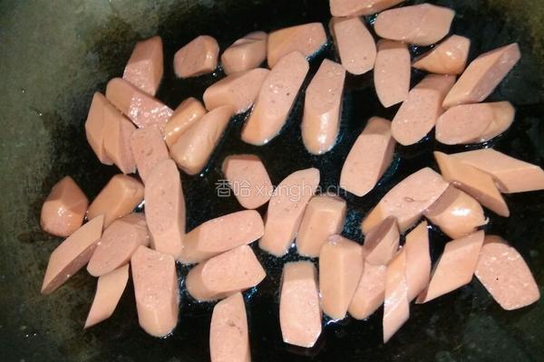 甜椒豆芽炒鸡肉肠的做法图解2