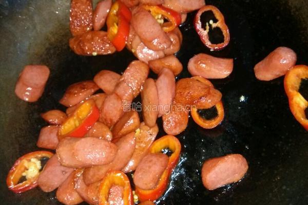 甜椒豆芽炒鸡肉肠的做法图解4