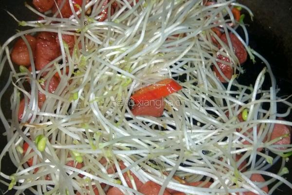 甜椒豆芽炒鸡肉肠的做法图解5