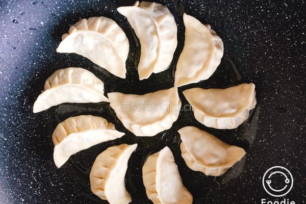 抱蛋煎饺的做法图解3