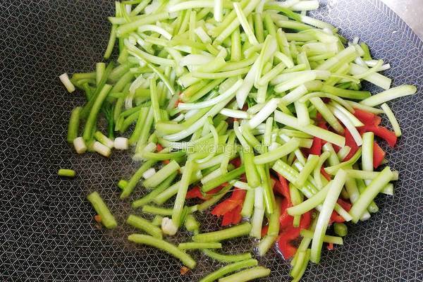 炒红薯茎的做法图解4