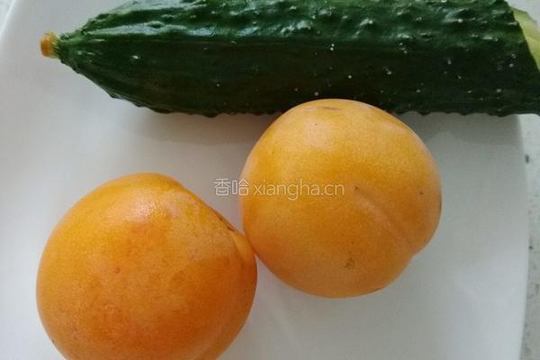 黄杏拌黄瓜的做法图解1