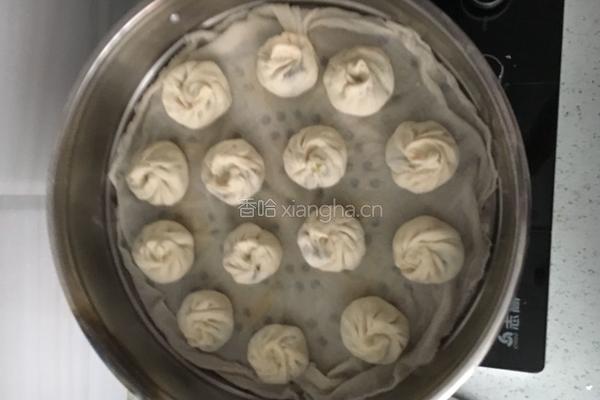 香菇圆白菜虾米包子的做法图解3