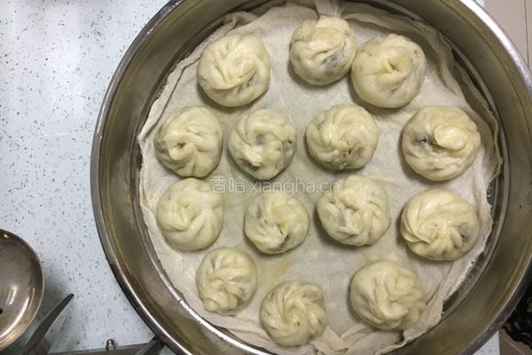 香菇圆白菜虾米包子的做法图解4