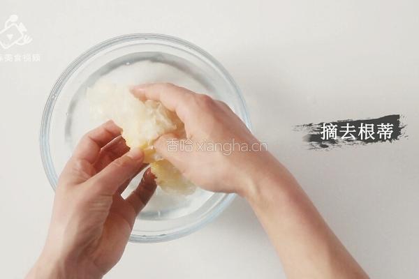 菠萝银耳羹 夏季必喝的美容养颜排毒汤的做法图解4