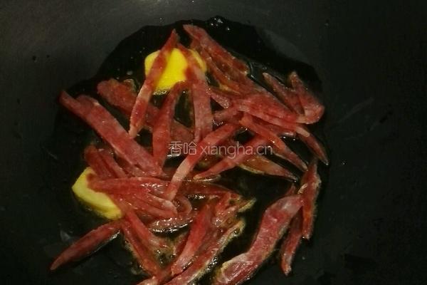 杏鲍菇炒腊肠的做法图解4