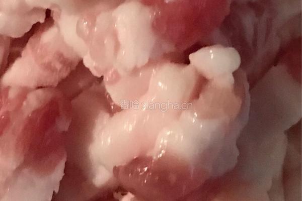 柿子椒炖肉的做法图解2