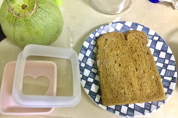 黑麦杂粮吐司酸黄瓜口袋包的做法图解1