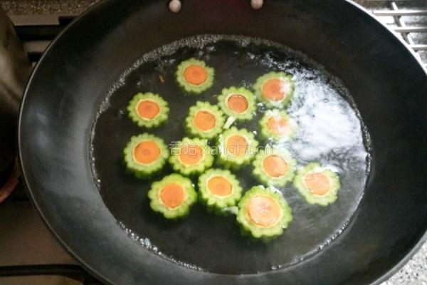 苦瓜胡萝卜心的做法图解9