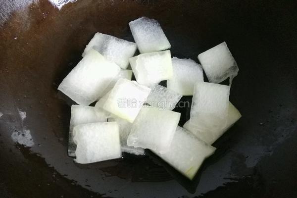 麻辣金针菇炒冬瓜的做法图解2