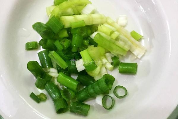 看图就想吃的「香煎小葱南瓜饼」的做法图解2