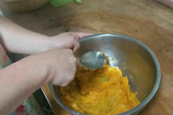 南瓜花卷的做法图解1